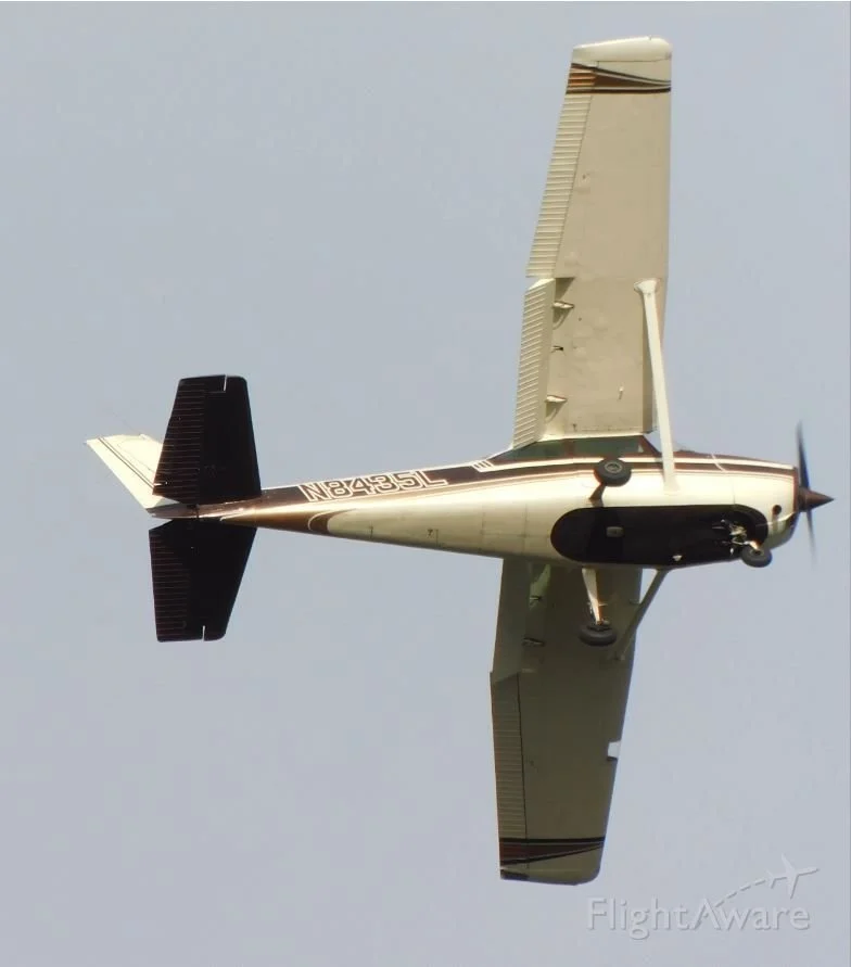 Cessna 172 (N8435L) on the ramp